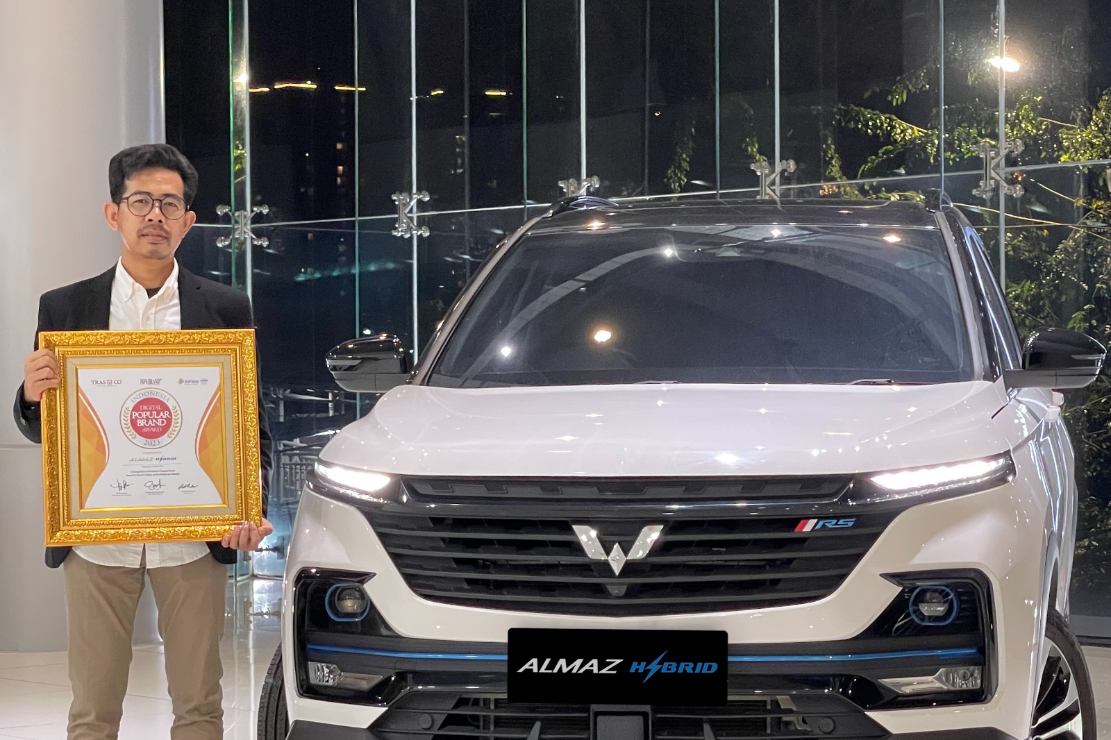 Wuling Almaz Hybrid