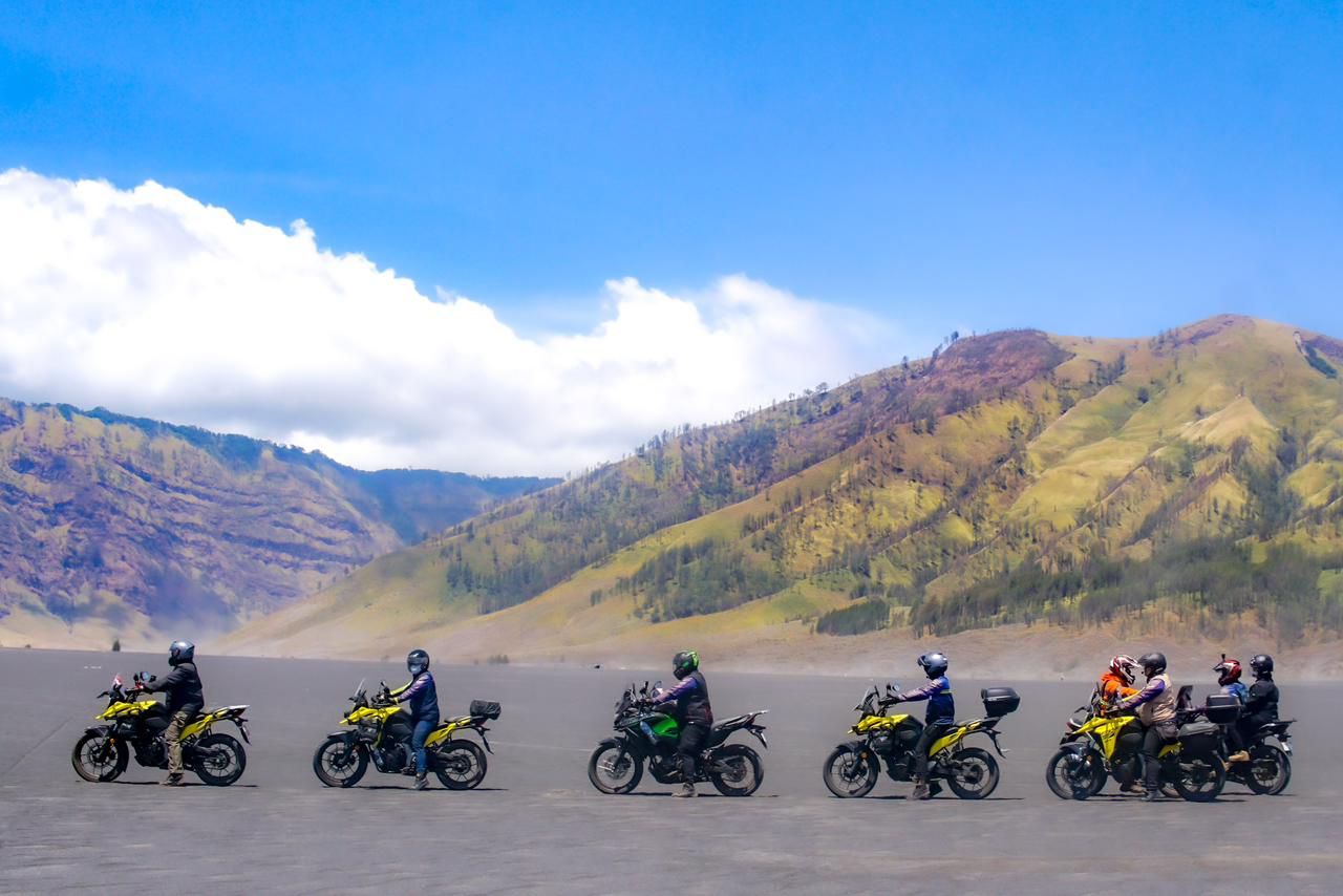 Suzuki Bersama Komunitas V-Storm Indonesia Owners Rayakan Ulang Tahun Pertama Di Bromo